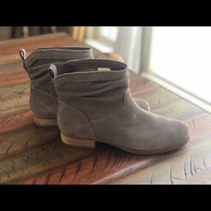 New condition! Koolaburra by UGG Booties